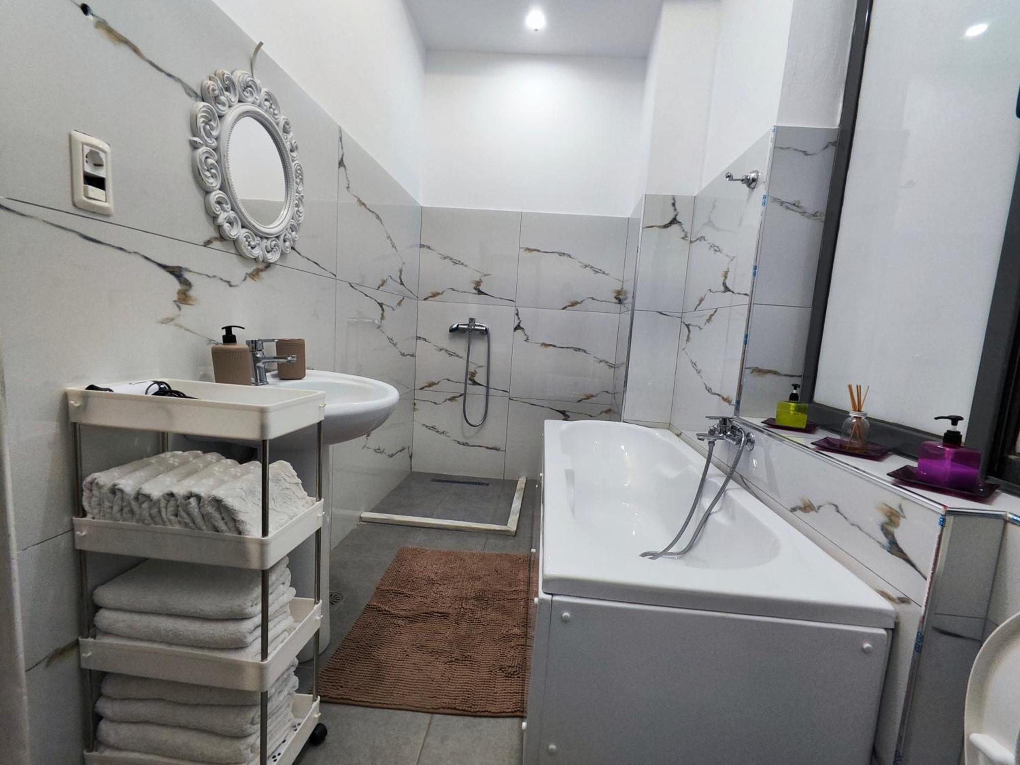 Appartamento Kb Downtown Gjirokastër Esterno foto